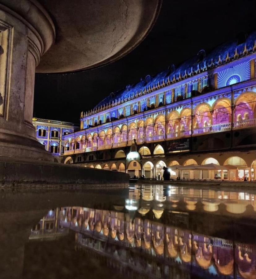 Al Teatro Apartment Padova Bagian luar foto