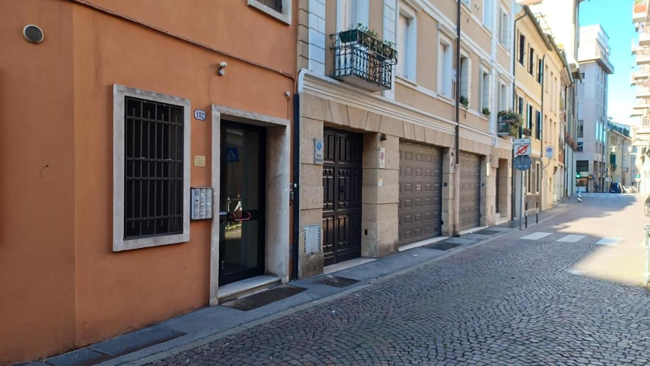 Al Teatro Apartment Padova Ruang foto